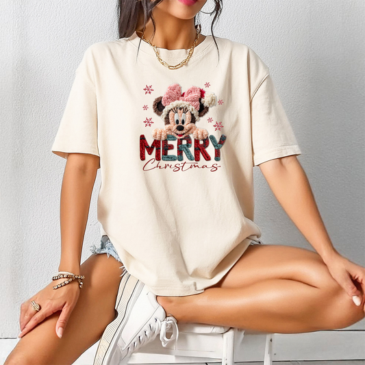 Girl Mouse Merry Christmas (Yarn) Ships 11/21